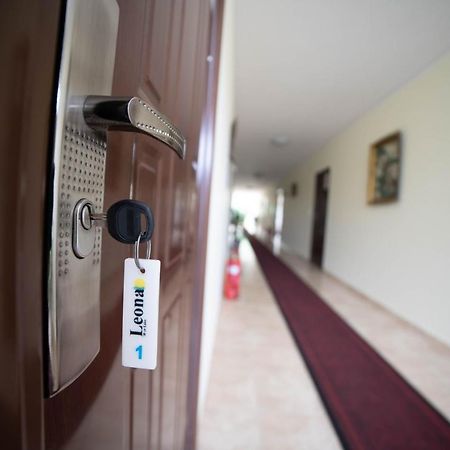 Aparthotel Prenociste Leona Veliko Gradište Esterno foto