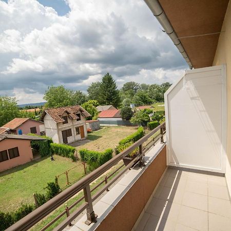 Aparthotel Prenociste Leona Veliko Gradište Esterno foto