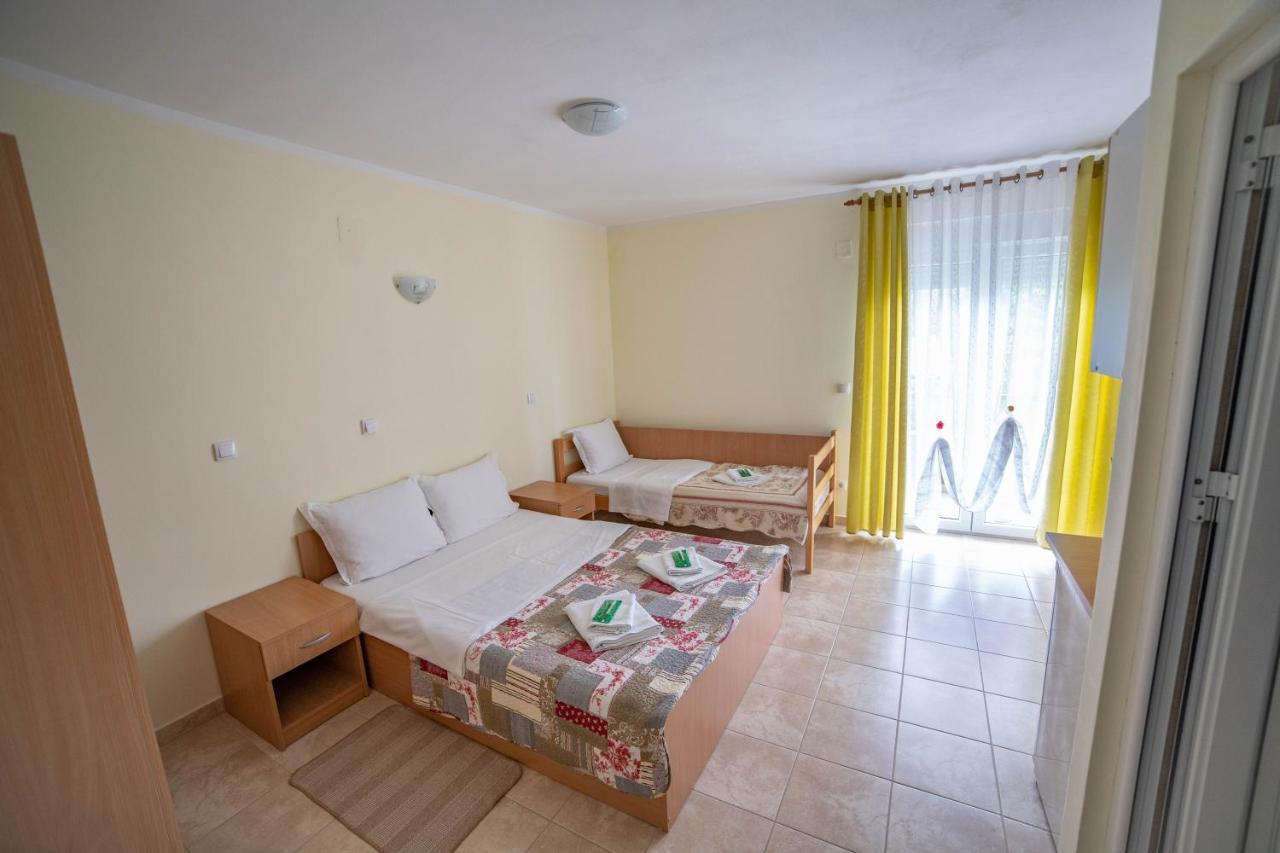 Aparthotel Prenociste Leona Veliko Gradište Esterno foto