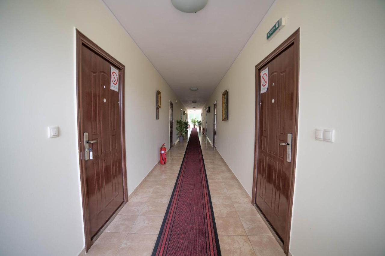Aparthotel Prenociste Leona Veliko Gradište Esterno foto