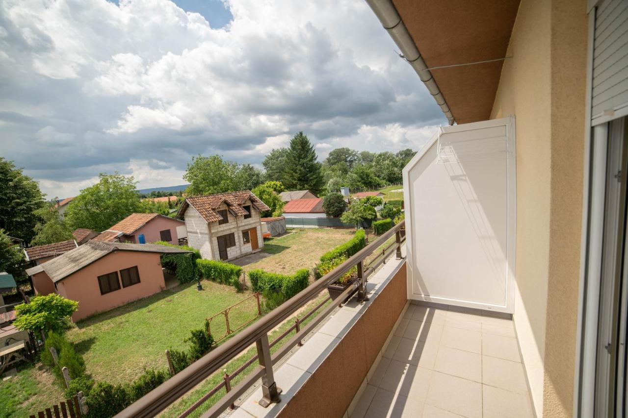 Aparthotel Prenociste Leona Veliko Gradište Esterno foto