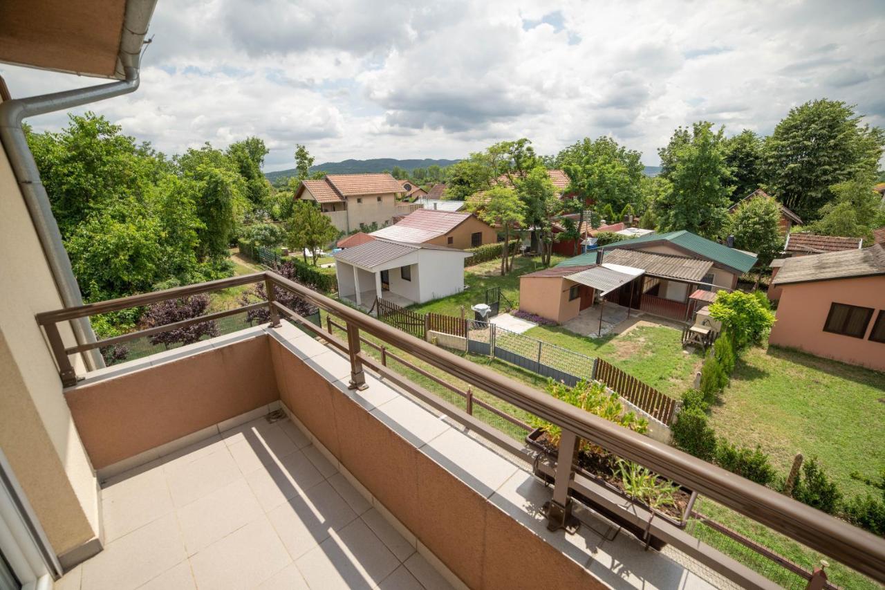 Aparthotel Prenociste Leona Veliko Gradište Esterno foto