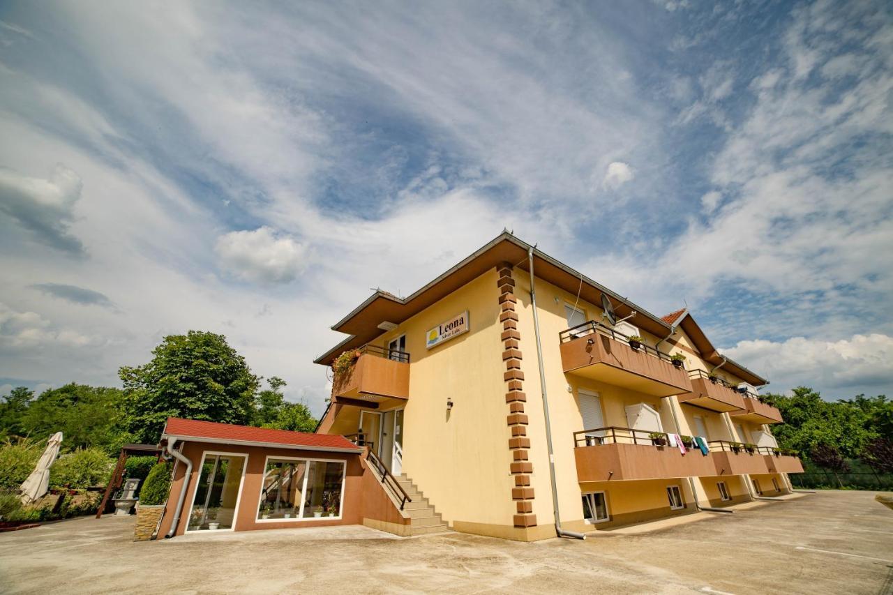 Aparthotel Prenociste Leona Veliko Gradište Esterno foto