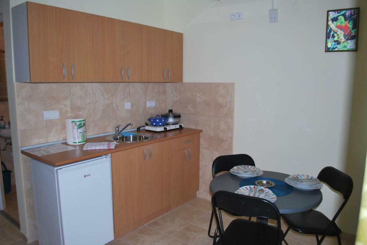 Aparthotel Prenociste Leona Veliko Gradište Esterno foto