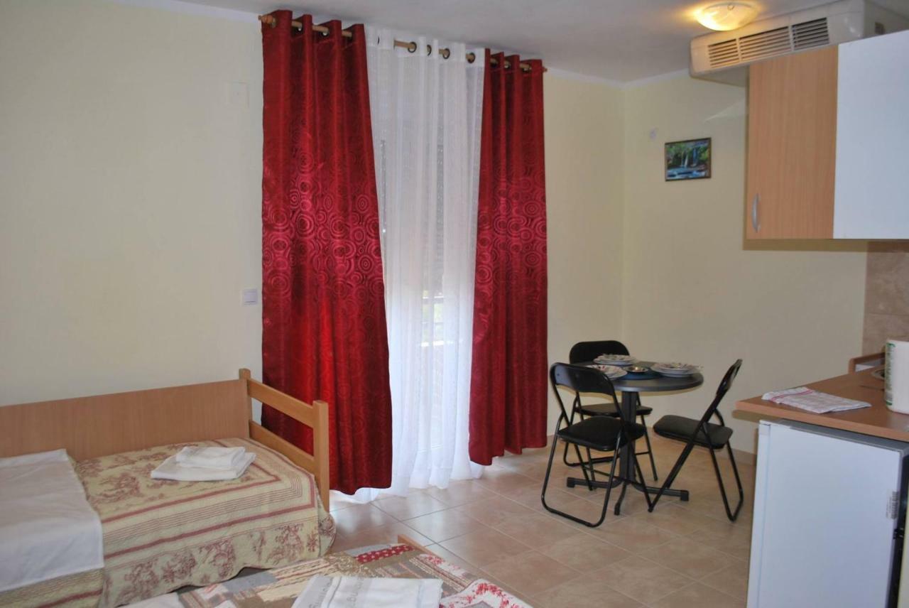 Aparthotel Prenociste Leona Veliko Gradište Esterno foto