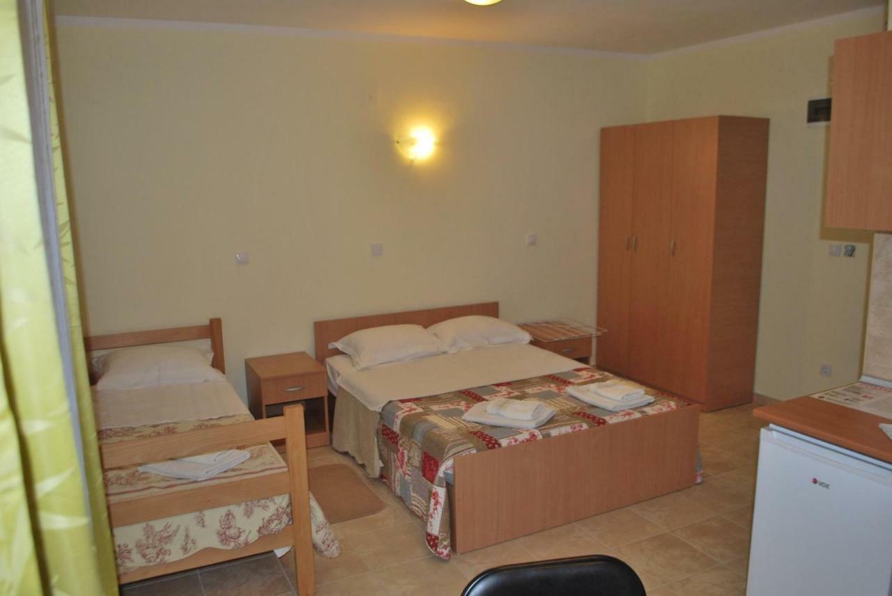 Aparthotel Prenociste Leona Veliko Gradište Esterno foto