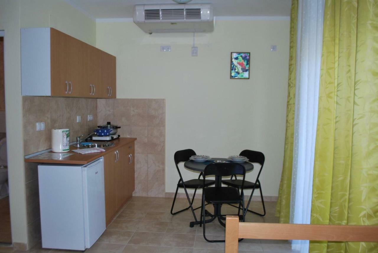 Aparthotel Prenociste Leona Veliko Gradište Esterno foto